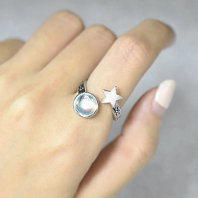 Hot Creative Five-pointed Star Moonstone Rings for Women Retro Thai Silver Color Pentagram Finger Rings Open Adjustable Jewelry
Hot Creative Five-pointed Star Moonstone Rings for Women Retro Thai Silver Color Pentagram Finger Rings Open Adjustable Jewelry
