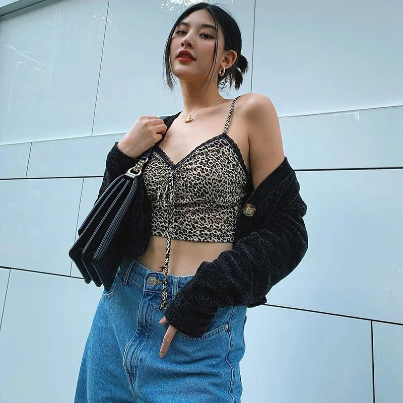 2021 summer hot sale backless street wear tank tops ladies woman crop tops v neck leopard lace tie up knitting vest
2021 summer hot sale backless street wear tank tops ladies woman crop tops v neck leopard lace tie up knitting vest