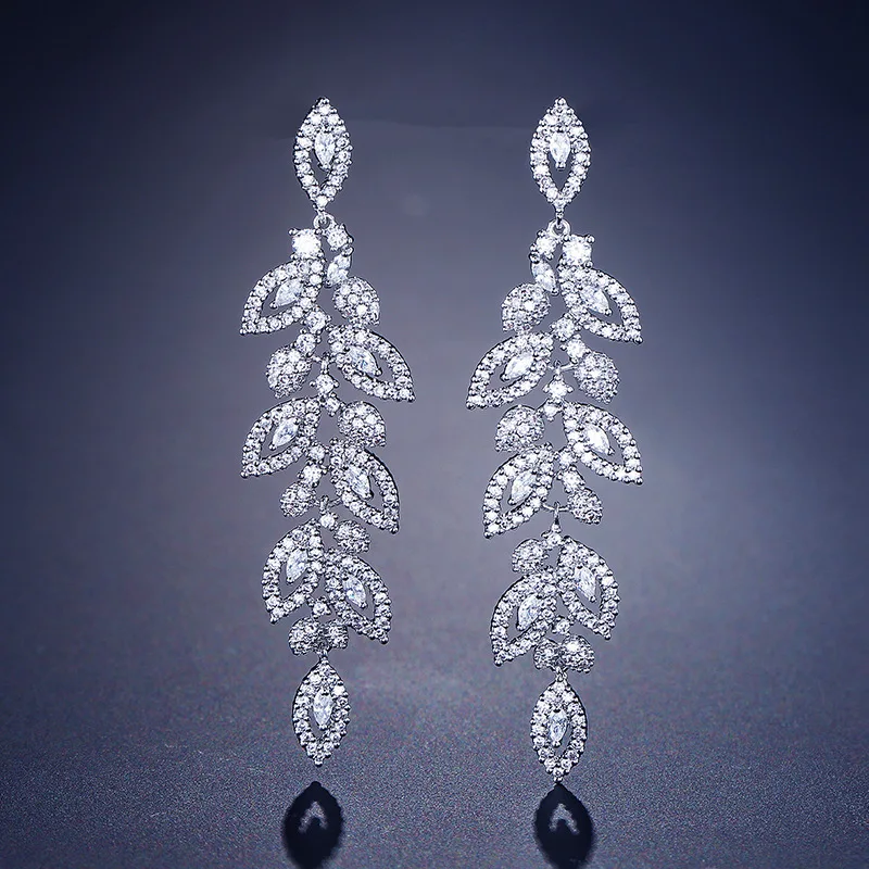 Elegant Long Tassel Chandelier Earrings Luxury Crystal Inlaid Zircon Chandelier Earrings 
Elegant Long Tassel Chandelier Earrings Luxury Crystal Inlaid Zircon Chandelier Earrings