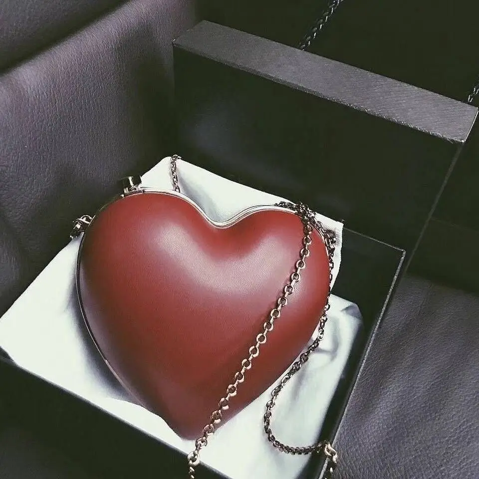 2021 popular girl cute plush heart-shaped handbag wholesale cute gift female bag faux fur female messenger bag
2021 popular girl cute plush heart-shaped handbag wholesale cute gift female bag faux fur female messenger bag