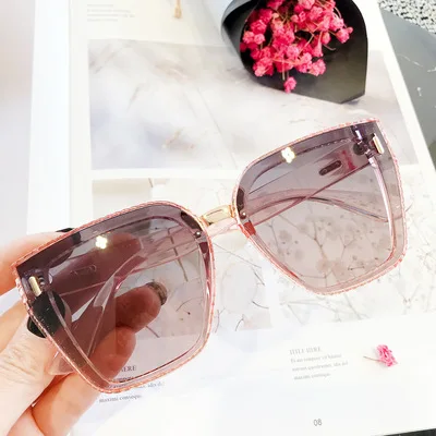 Korean version of flat lens polarized women's sunglasses woven edging oversized frame brown sunglasses
Korean version of flat lens polarized women's sunglasses woven edging oversized frame brown sunglasses