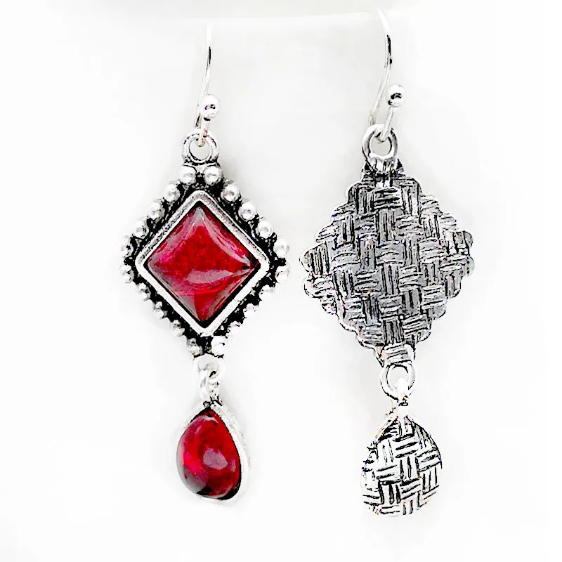 Fashion Red Stone Water Drop Shape Earrings Vintage Rhombus Synthetic Ruby Earrings Women, Blue
Fashion Red Stone Water Drop Shape Earrings Vintage Rhombus Synthetic Ruby Earrings Women, Blue