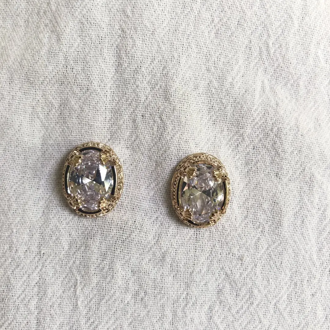 Fashion Gold Plated Jewelry With Zirconia Stones Luxury elegant stud earrings, Silver
Fashion Gold Plated Jewelry With Zirconia Stones Luxury elegant stud earrings, Silver