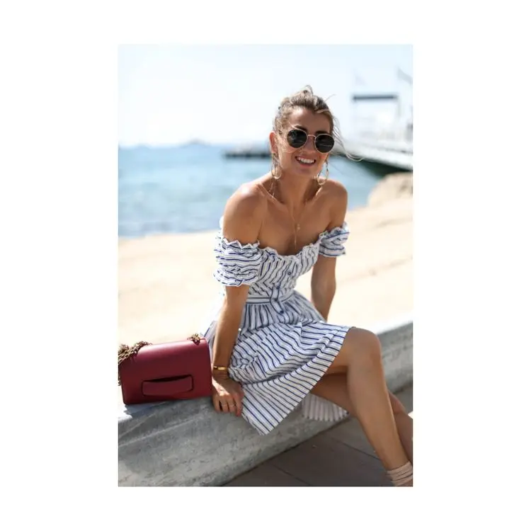 2021 new style fashion one word collar summer blue and white stripe short sleeve backless skirt
2021 new style fashion one word collar summer blue and white stripe short sleeve backless skirt