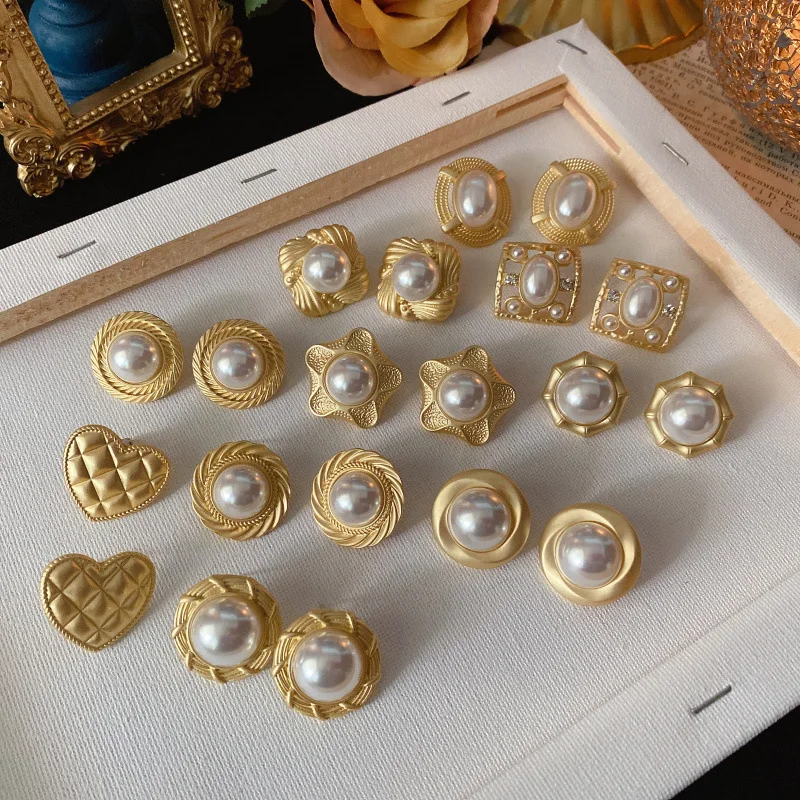 2021 Retro Earrings French Elegant Temperament Pearl Rhinestone Stud Earrings For Women Girl Party Jewelry Gift(KER642), Same as the picture
2021 Retro Earrings French Elegant Temperament Pearl Rhinestone Stud Earrings For Women Girl Party Jewelry Gift(KER642), Same as the picture