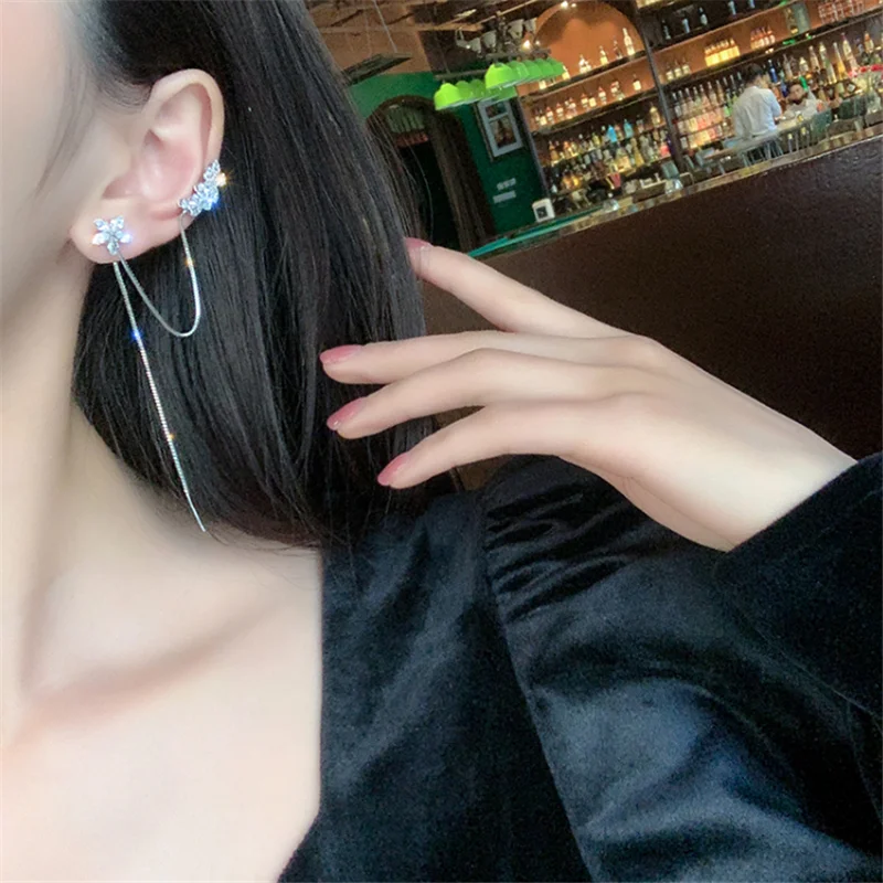Aimgal jewelry alloy Long Drop in high-shine CZ 925 sliver zircon flower Earrings
Aimgal jewelry alloy Long Drop in high-shine CZ 925 sliver zircon flower Earrings