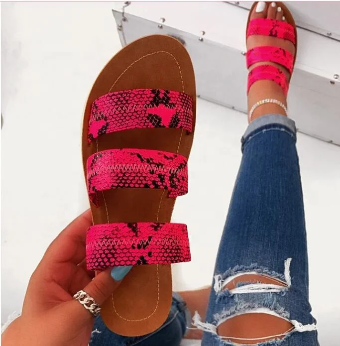Summer new flat bottom slippers women's flat bottom three row slippers 2022 open toe large size PU snakeskin slippers
Summer new flat bottom slippers women's flat bottom three row slippers 2022 open toe large size PU snakeskin slippers
