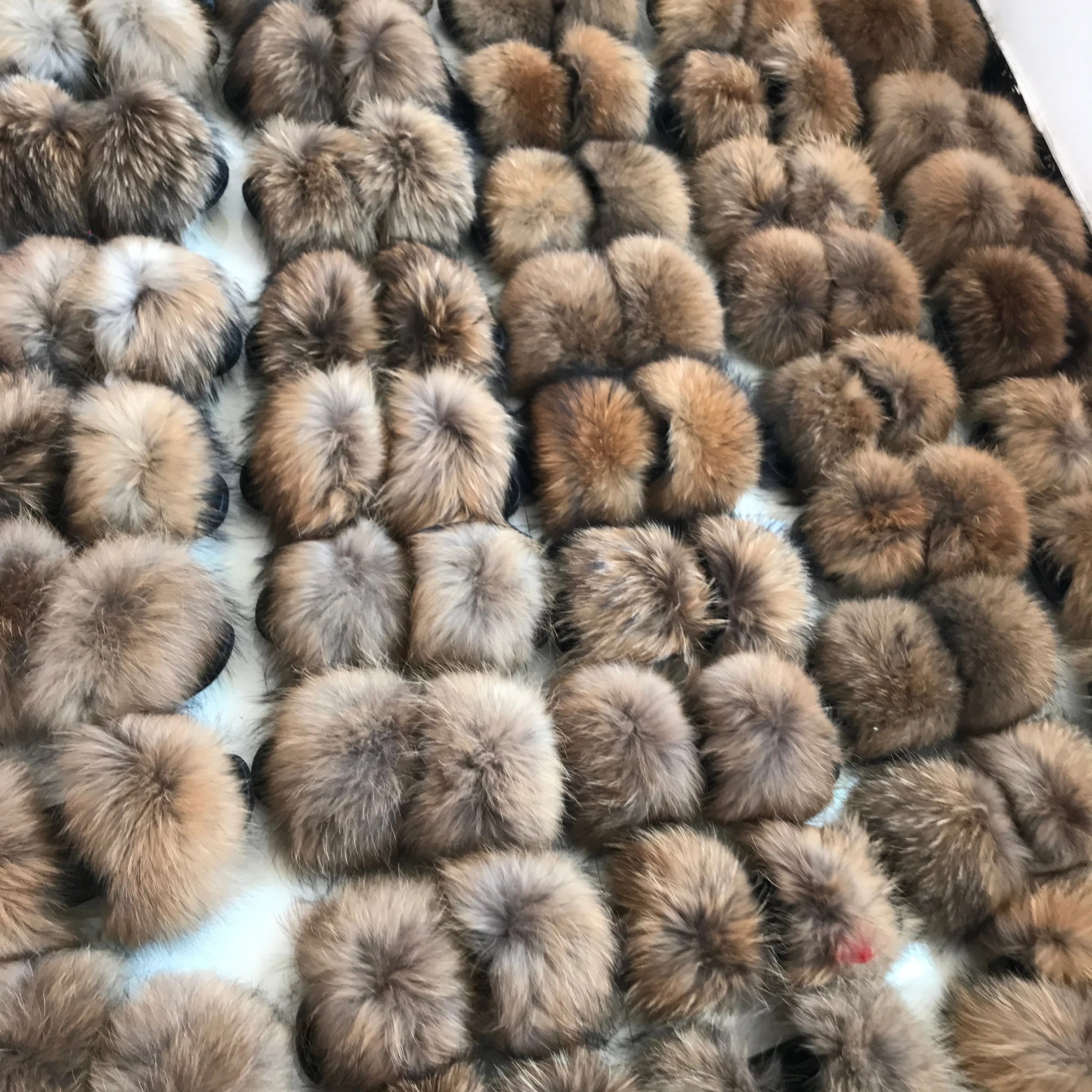 Female Furry Flip Flops Casual Women Spring Summer Pvc Sole Multi Colors Rainbow Fox Fur Big Slippers, Customized color
Female Furry Flip Flops Casual Women Spring Summer Pvc Sole Multi Colors Rainbow Fox Fur Big Slippers, Customized color