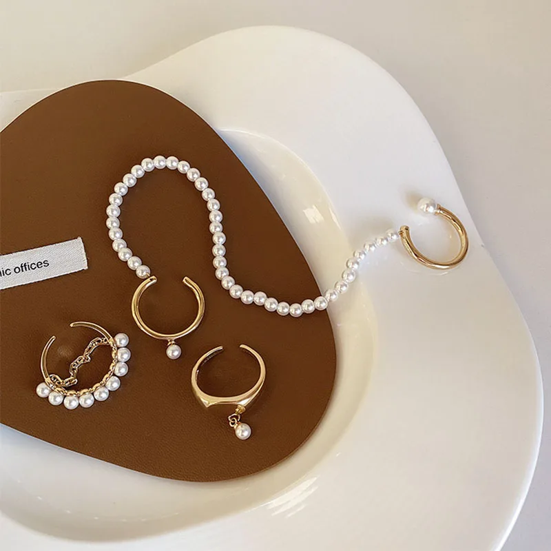 New Trendy Imitation Pearl Chain Open Ring Simple Temperament Metal Ring Women Creative Party Jewelry Accessories 2021
New Trendy Imitation Pearl Chain Open Ring Simple Temperament Metal Ring Women Creative Party Jewelry Accessories 2021