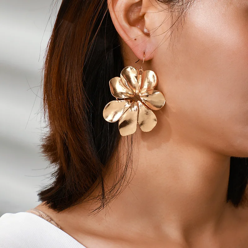 European Personality Exaggerated Alloy Earrings Gold Big Flower Dangle Earrings, As picture show
European Personality Exaggerated Alloy Earrings Gold Big Flower Dangle Earrings, As picture show