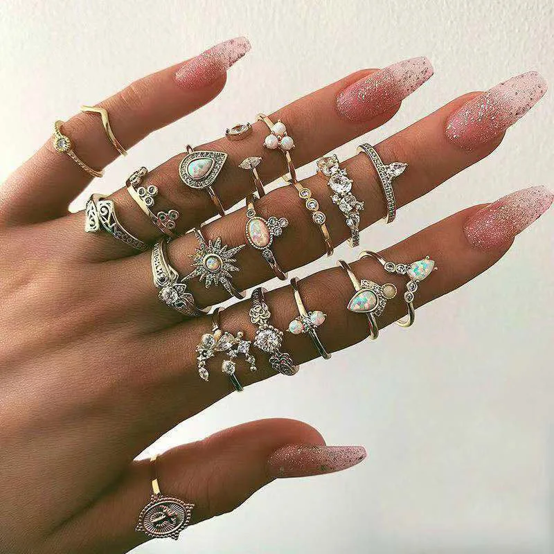 Design 19Pcs Fashion Girls Micro-paved Crystal Rhinestone Knuckle Rings Set New Retro Geometric Star Filter Water Drop Ring Sets, Gold
Design 19Pcs Fashion Girls Micro-paved Crystal Rhinestone Knuckle Rings Set New Retro Geometric Star Filter Water Drop Ring Sets, Gold