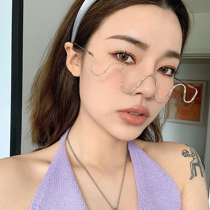 2020 New Trend Cross-border Wave Flat Mirror Street Shooting Metal Diamond-encrusted Glasses Frame
2020 New Trend Cross-border Wave Flat Mirror Street Shooting Metal Diamond-encrusted Glasses Frame