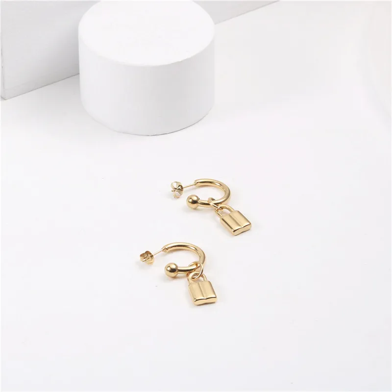 2021 High Quality 18K PVD Gold Stainless Steel Pad lock Convertible Hoop Tarnish Free Jewelry Wholesale Earrings
2021 High Quality 18K PVD Gold Stainless Steel Pad lock Convertible Hoop Tarnish Free Jewelry Wholesale Earrings