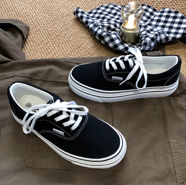 2021 autumn female shoes joker street shooting students' casual platform fashion all-black canvas shoes
2021 autumn female shoes joker street shooting students' casual platform fashion all-black canvas shoes