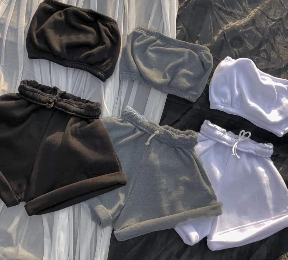 LO3160 High quality women s casual strapless solid color popular short plain two piece set women tracksuit
LO3160 High quality women s casual strapless solid color popular short plain two piece set women tracksuit