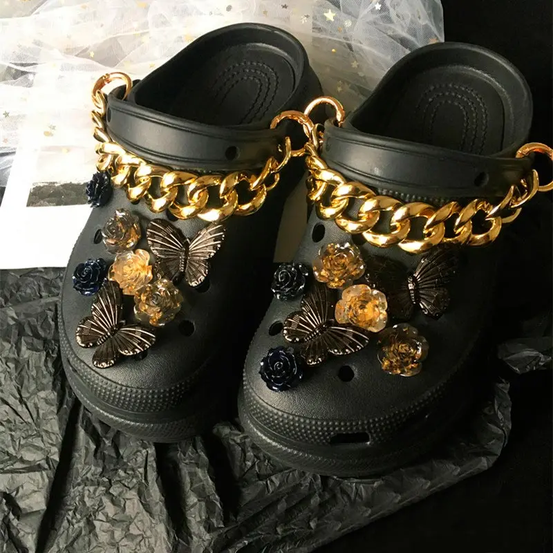 Punk Vintage Croc Charms Designer Dark Cool Style Women Clogs Shoes Accessories Luxury Golden Croc Shoes Decorative New
Punk Vintage Croc Charms Designer Dark Cool Style Women Clogs Shoes Accessories Luxury Golden Croc Shoes Decorative New