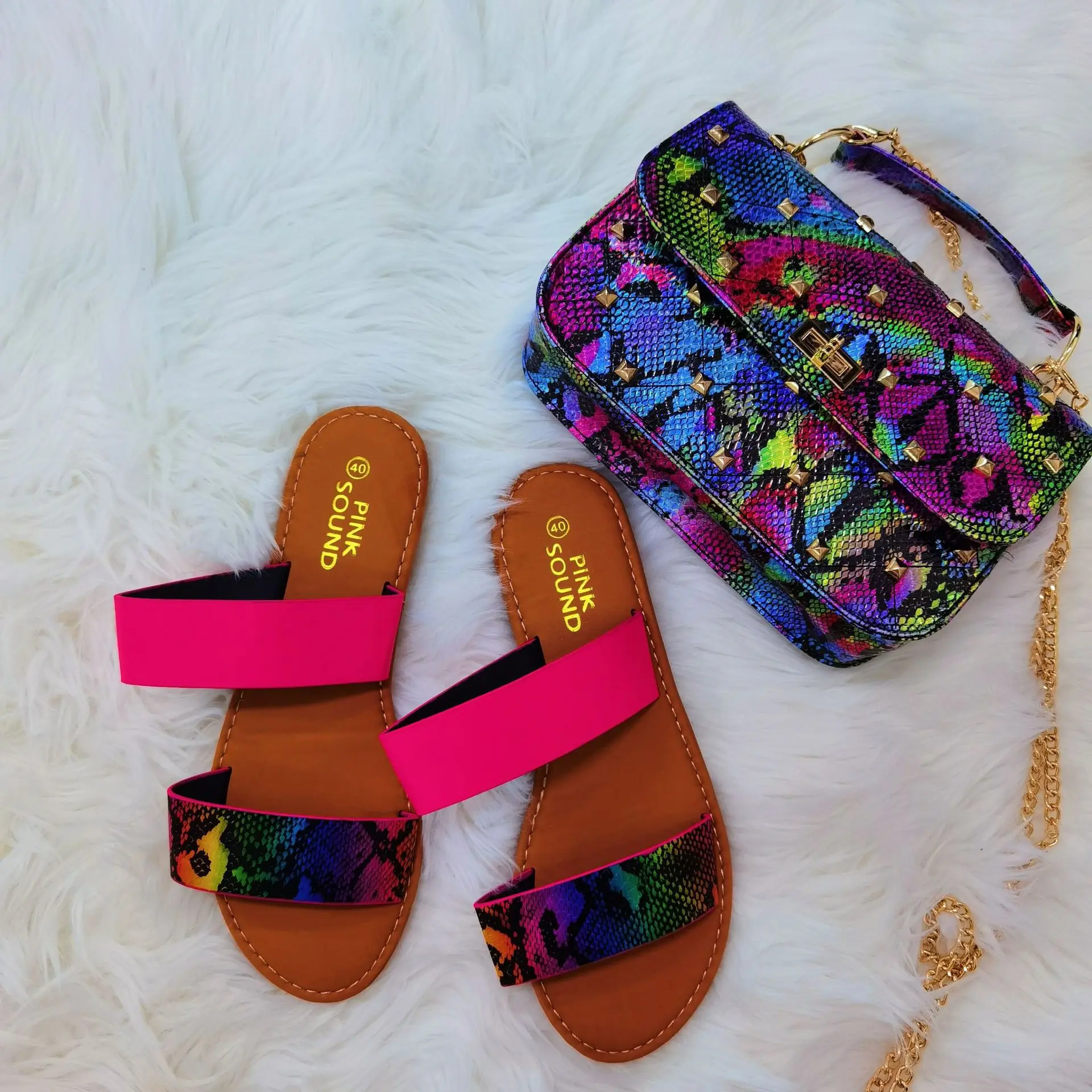 2021 New Arrivals Women Fashion Snakeskin Handbag and Sandal Set Hot Sale Patented Product Snake Skin Purse and slipper Sets
2021 New Arrivals Women Fashion Snakeskin Handbag and Sandal Set Hot Sale Patented Product Snake Skin Purse and slipper Sets