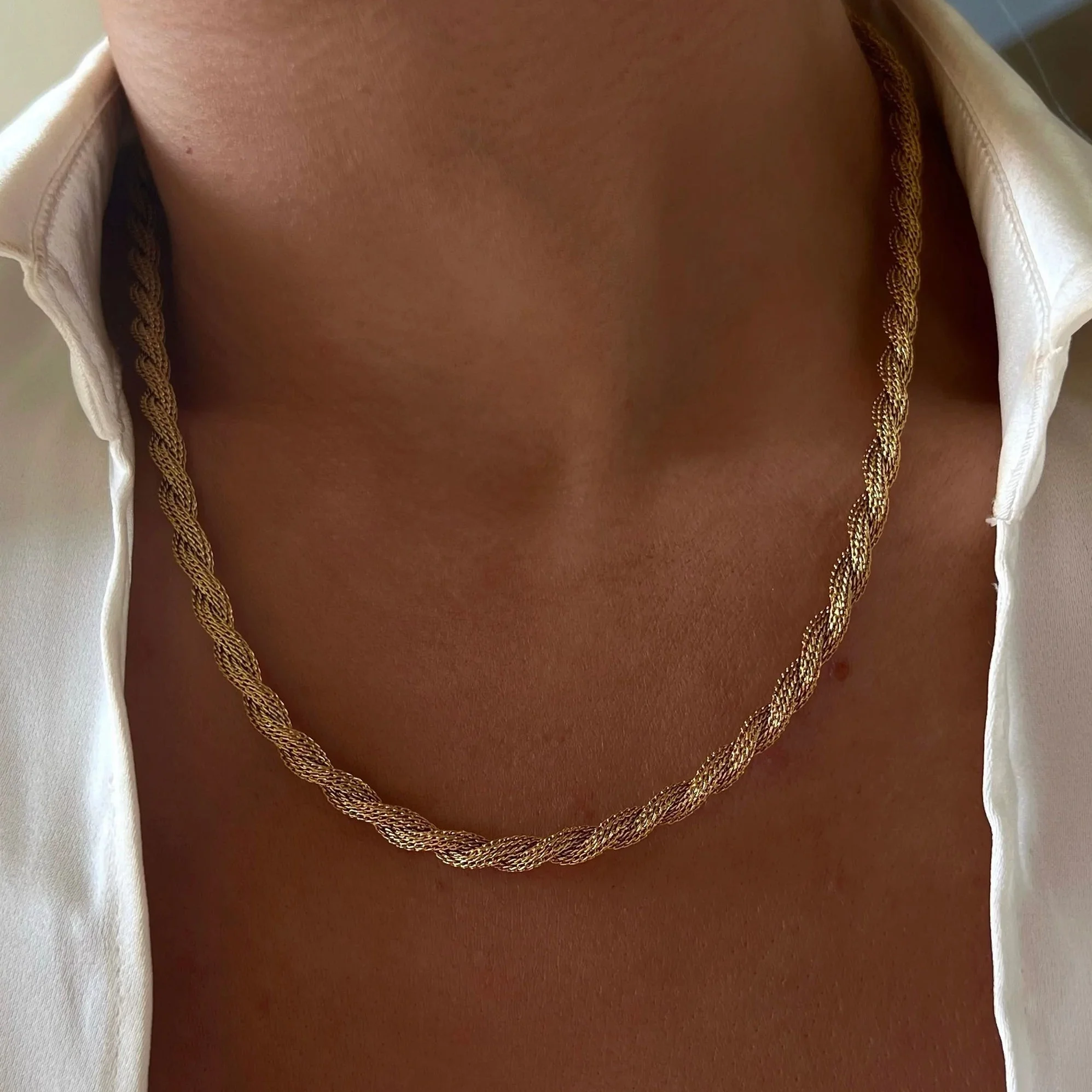 INS New Trendy 18K Gold Plated Stainless Steel Jewelry Woven Rope Necklace Choker 5mm 6mm Thick Hollow Twisted Chain Necklace
INS New Trendy 18K Gold Plated Stainless Steel Jewelry Woven Rope Necklace Choker 5mm 6mm Thick Hollow Twisted Chain Necklace