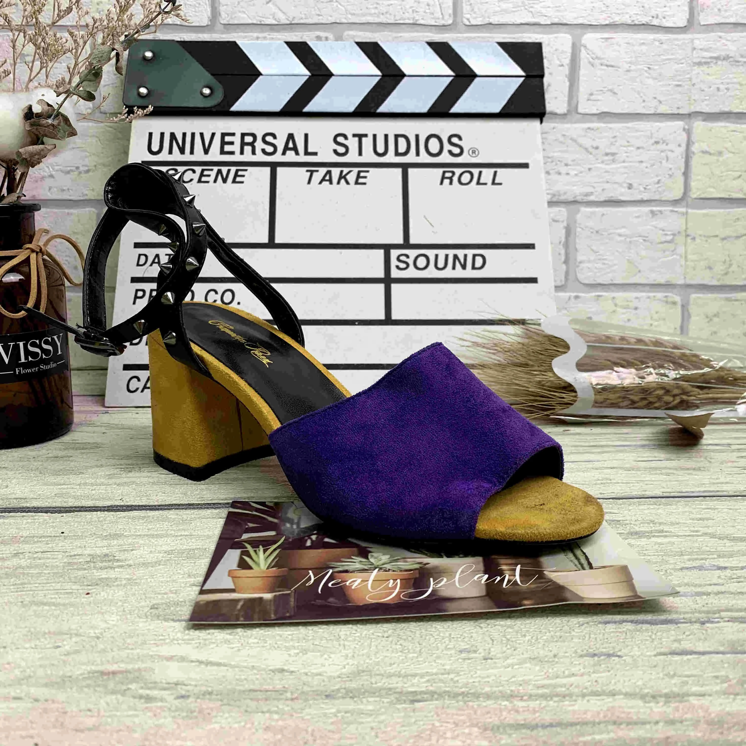 2021 spring new suede two-color stitching thick low-heeled ladies high heels European style large size wholesale, Yellow
2021 spring new suede two-color stitching thick low-heeled ladies high heels European style large size wholesale, Yellow