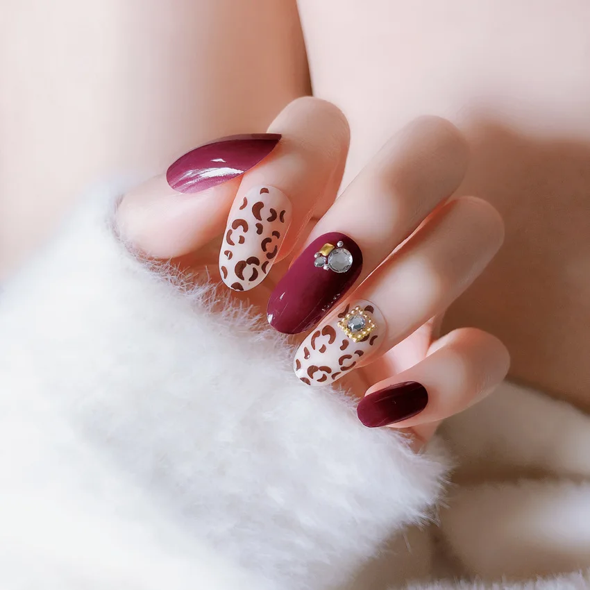 Leopard print with rhinestone press on nail in box packaging box press on nails set press on
Leopard print with rhinestone press on nail in box packaging box press on nails set press on