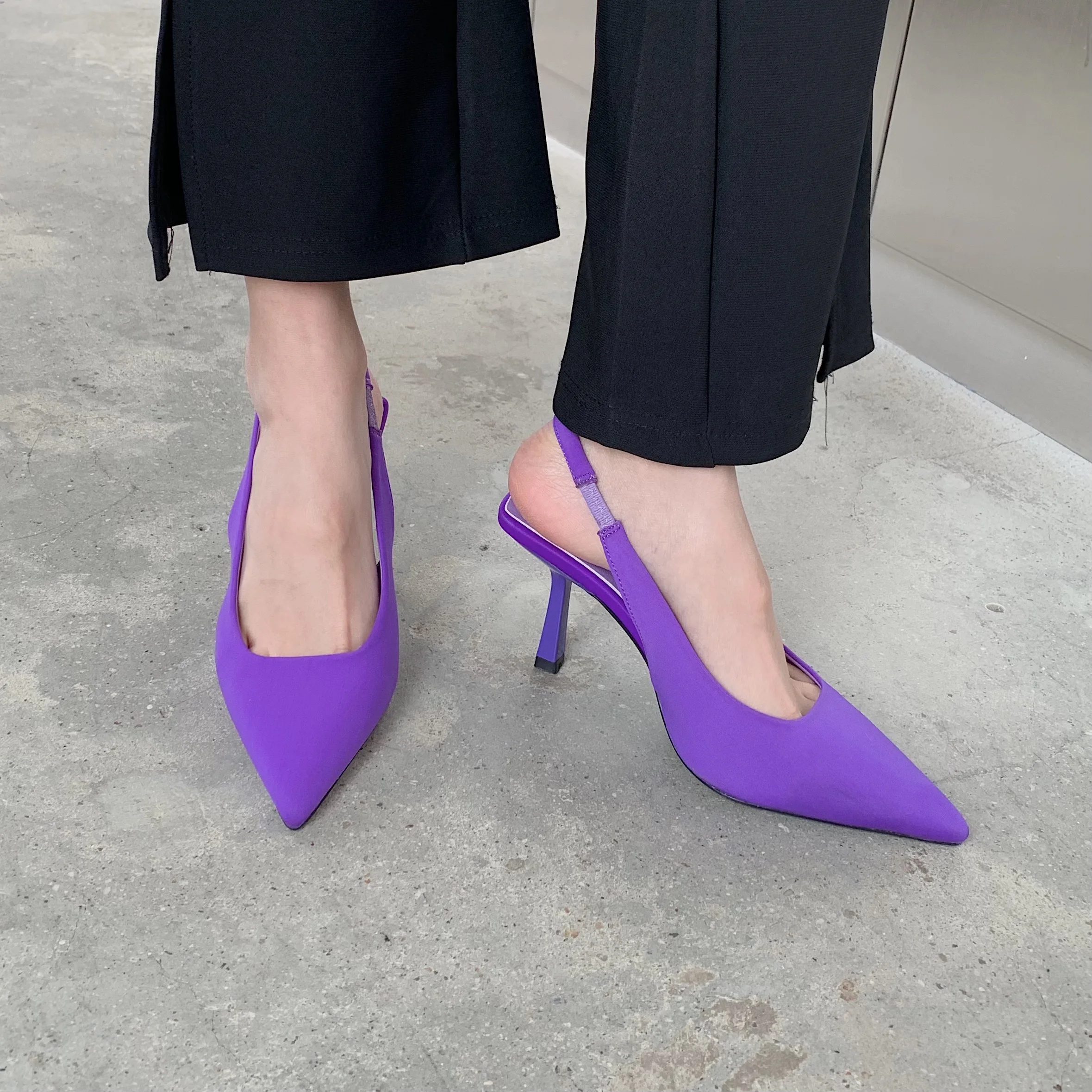 Fashionable green pointed high heel sandals women satin 2022 spring new single shoes women
Fashionable green pointed high heel sandals women satin 2022 spring new single shoes women