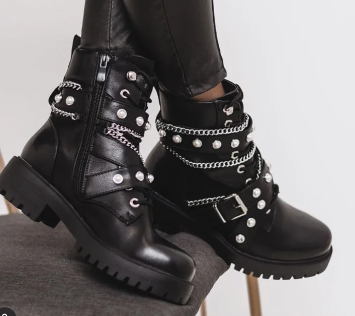 2021 New Arrival Women Pearl Ornaments and Strap Buckle Women Lady Ankle Winter Motorcycle Boots
2021 New Arrival Women Pearl Ornaments and Strap Buckle Women Lady Ankle Winter Motorcycle Boots