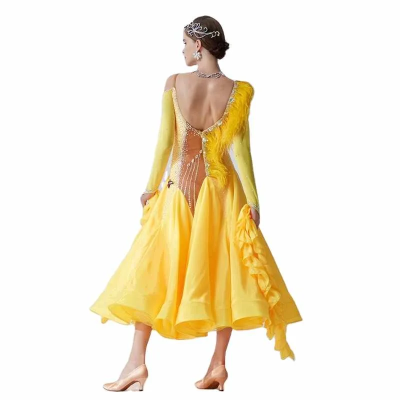 High-end new national standard modern dance dress pearl silk competition ballroom dress
High-end new national standard modern dance dress pearl silk competition ballroom dress