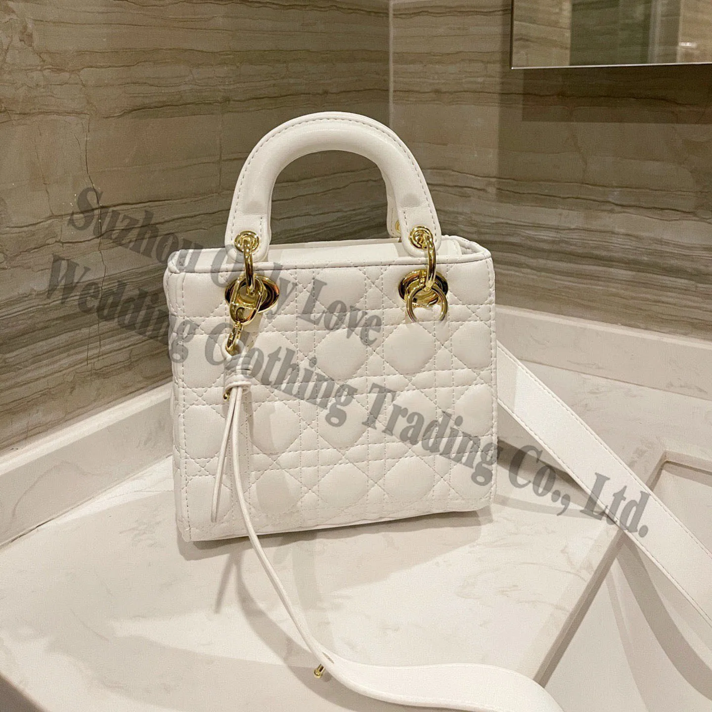 Young Lady Pink Square Shape Saddle Soft Ture Leather Women Tote Handbags One Shoulder Cross Body Bag hand bags ladies
Young Lady Pink Square Shape Saddle Soft Ture Leather Women Tote Handbags One Shoulder Cross Body Bag hand bags ladies