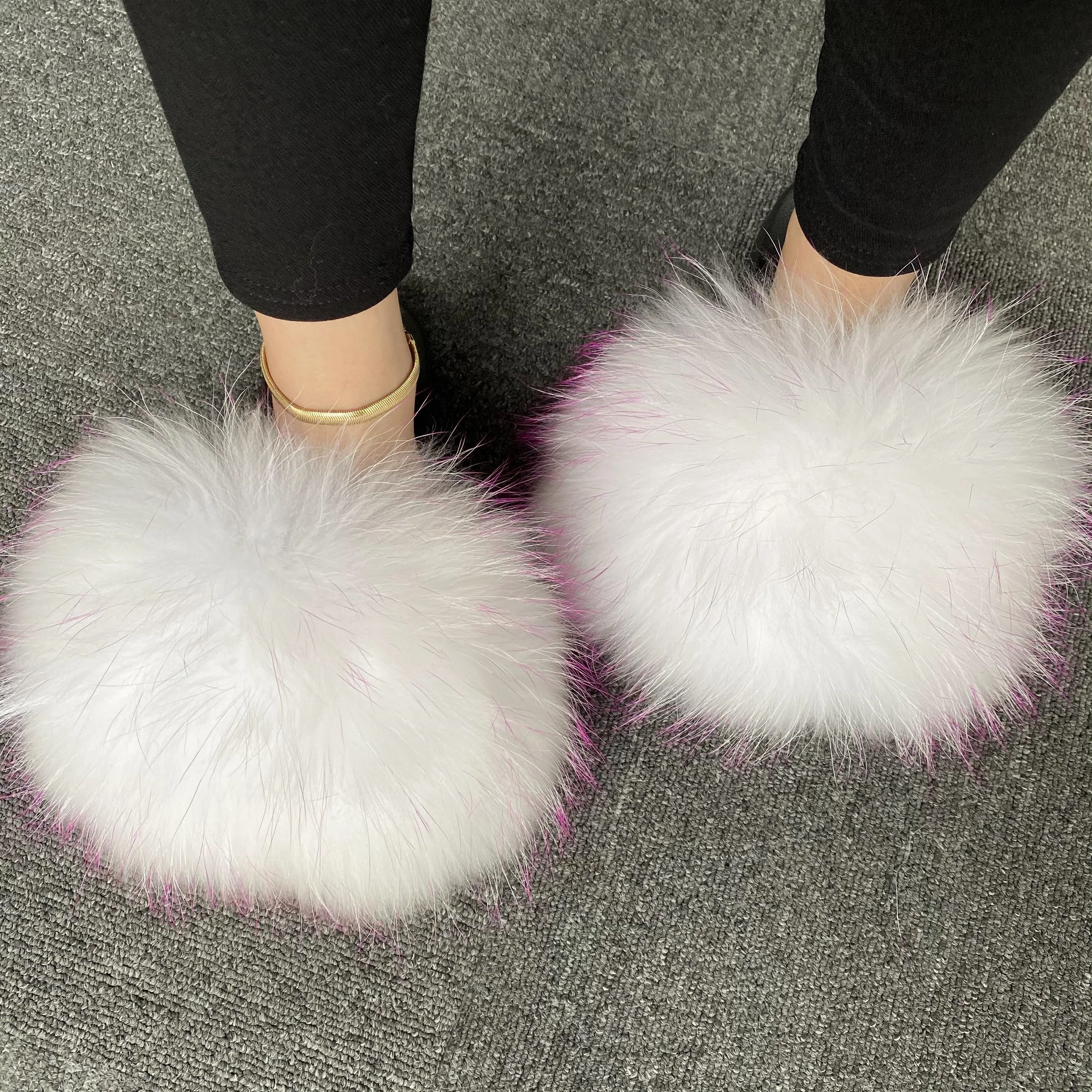 Fashion wholesale 1 pair real fox fur custom logo women fur slippers high quality promotion raccoon fur outfit slides, As picture show or customized
Fashion wholesale 1 pair real fox fur custom logo women fur slippers high quality promotion raccoon fur outfit slides, As picture show or customized
