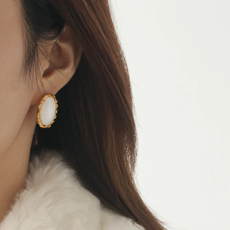 Vintage Elegant Oval Natural Shell Earring Temperament Big Round Metal Texture Stud Eatrring Women Fashion Jewelry Gift
Vintage Elegant Oval Natural Shell Earring Temperament Big Round Metal Texture Stud Eatrring Women Fashion Jewelry Gift