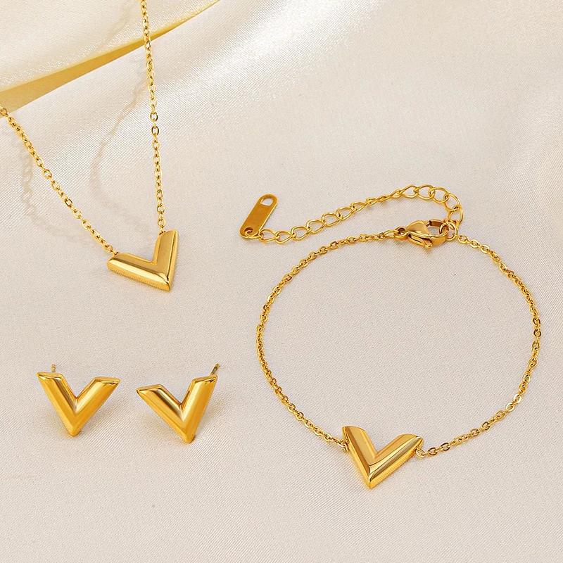 Wholesale Classic V-shape Pendant Necklace Earrings Bracelet Set Stainless Steel Gold Jewelry Set
Wholesale Classic V-shape Pendant Necklace Earrings Bracelet Set Stainless Steel Gold Jewelry Set