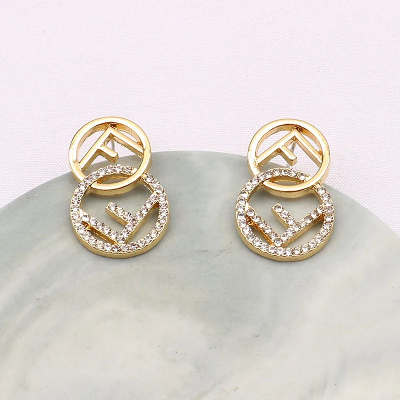 Wholesale custom new luxury brand F letter earrings woman retro lovely set diamond pendant earrings woman
Wholesale custom new luxury brand F letter earrings woman retro lovely set diamond pendant earrings woman