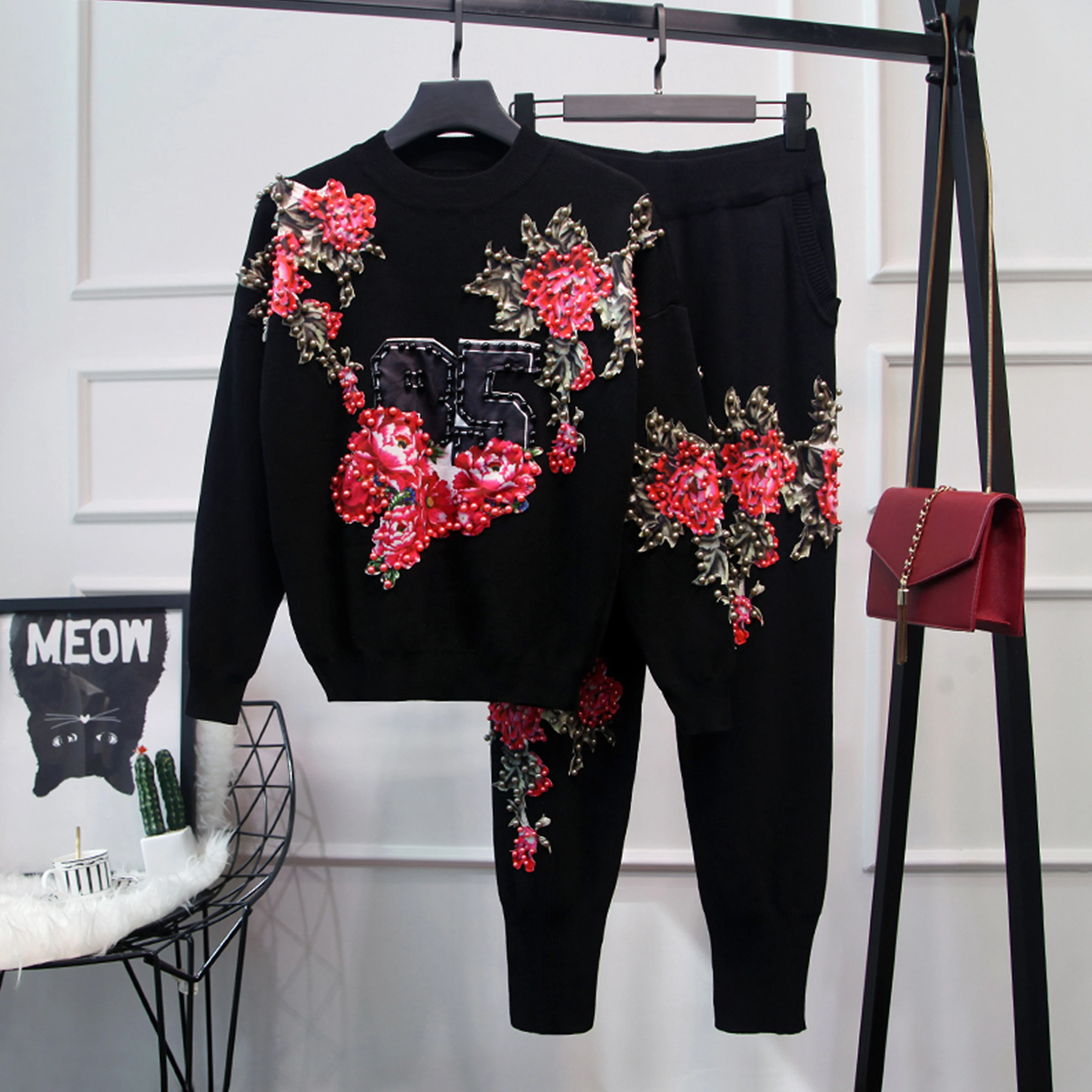 Wholesale Boutique Knitting Sweater Suit With Top And Pants Women Casual Floral Beads Pullover Sweater Two Piece Clothing Set
Wholesale Boutique Knitting Sweater Suit With Top And Pants Women Casual Floral Beads Pullover Sweater Two Piece Clothing Set