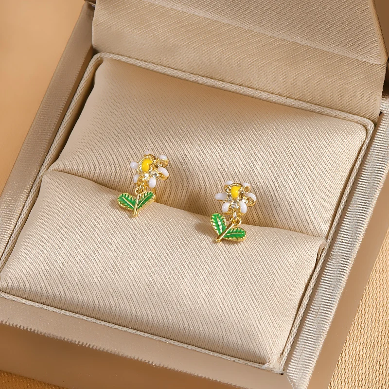 ED65379 Wholesale korean 2022 spring new cute daisy silver post Stud Earrings gold plated jewelry women
ED65379 Wholesale korean 2022 spring new cute daisy silver post Stud Earrings gold plated jewelry women