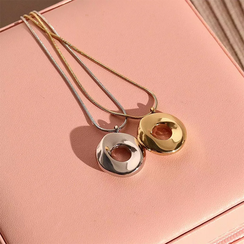 Trendy Geometric O-shaped Pendant Necklace Tarnish Free 18K Gold Plated Simple Titanium Stainless Steel Circle Necklaces Women
Trendy Geometric O-shaped Pendant Necklace Tarnish Free 18K Gold Plated Simple Titanium Stainless Steel Circle Necklaces Women