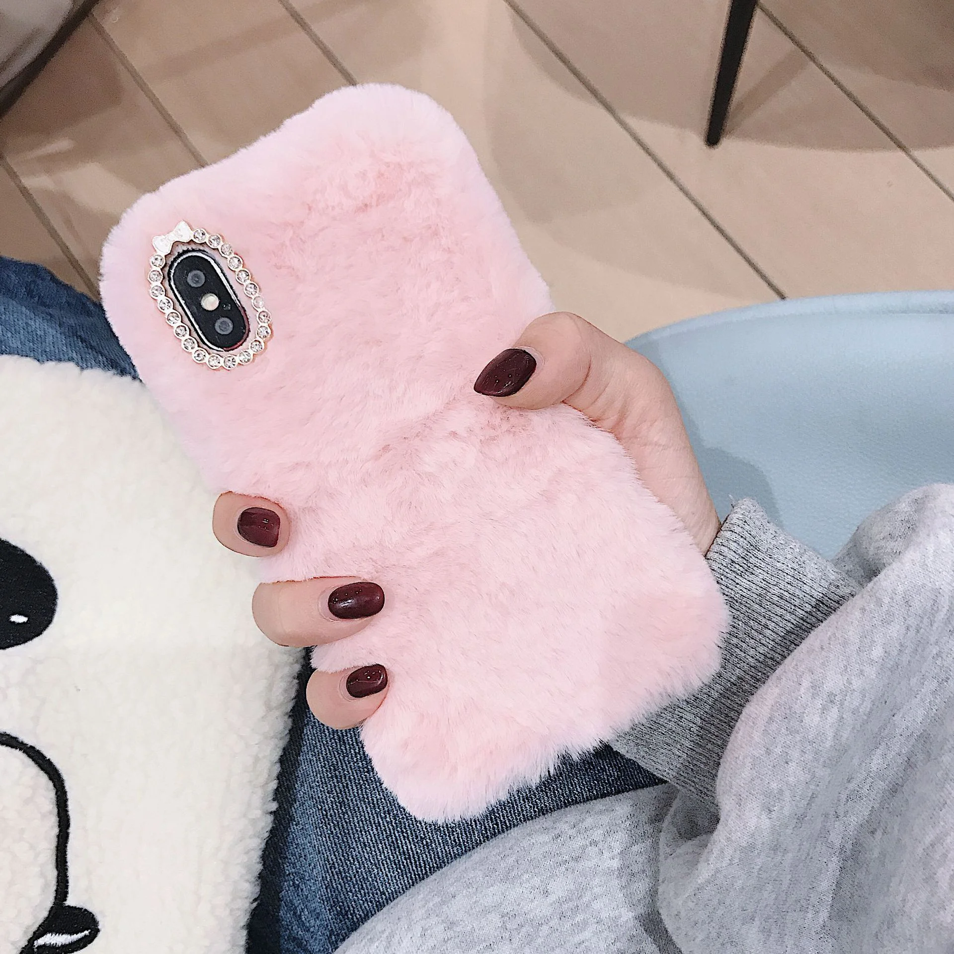 Ready to ship winter warm luxury cute fur fluffy design phone case for women iphone x iphone 11
Ready to ship winter warm luxury cute fur fluffy design phone case for women iphone x iphone 11