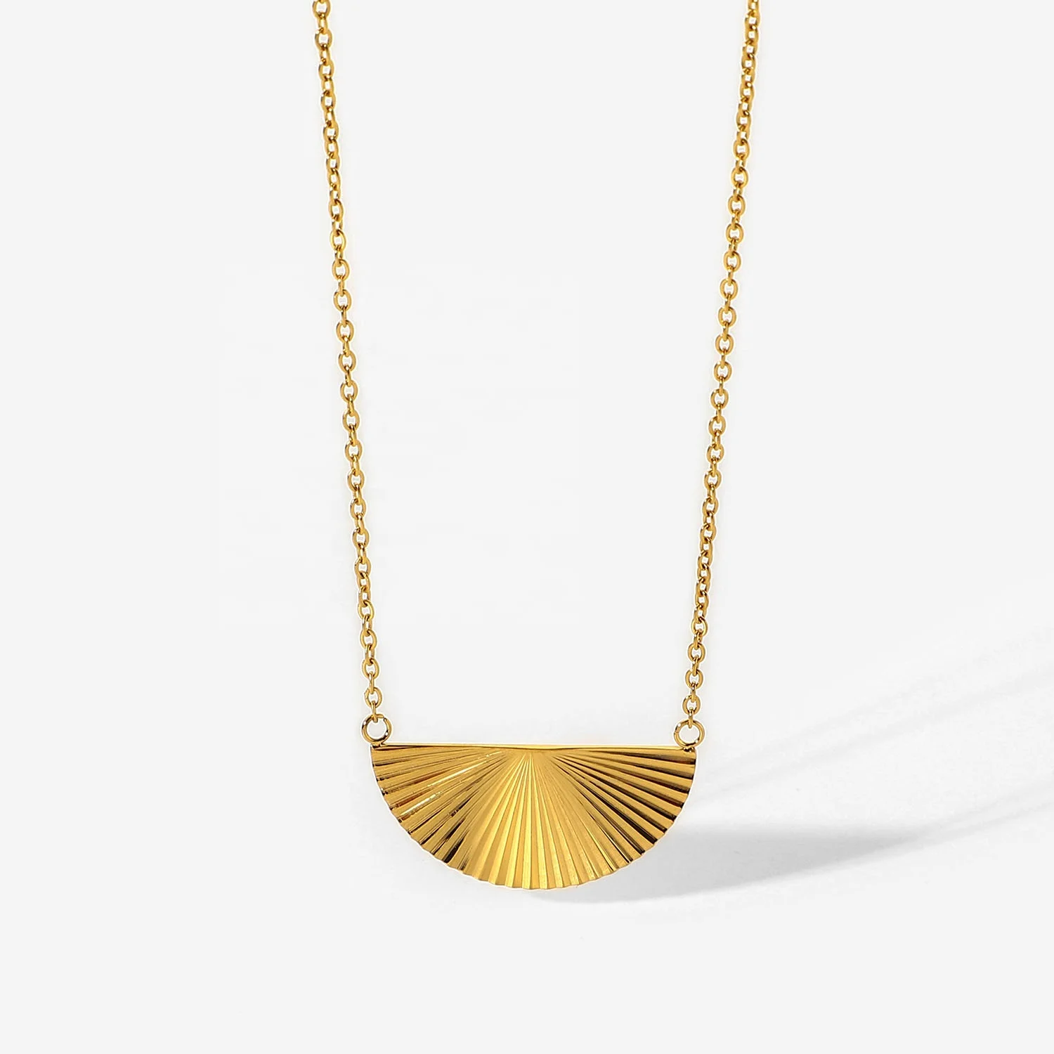 INS Popular 18K PVD Gold Plated Half Circle Fan Pendant Necklace Stainless Steel Sunburst Semi-Circle Pendant Necklace for Girls
INS Popular 18K PVD Gold Plated Half Circle Fan Pendant Necklace Stainless Steel Sunburst Semi-Circle Pendant Necklace for Girls