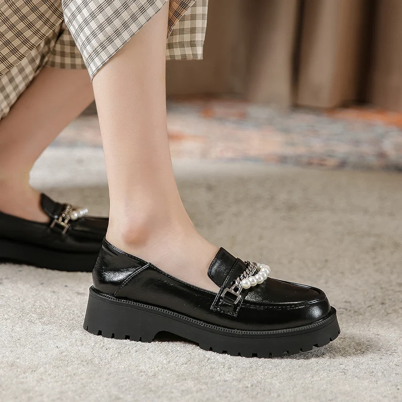 Thick-soled small leather shoes female British style pearl 2021 new loafers retro flat spring and autumn platform shoes women, Black
Thick-soled small leather shoes female British style pearl 2021 new loafers retro flat spring and autumn platform shoes women, Black