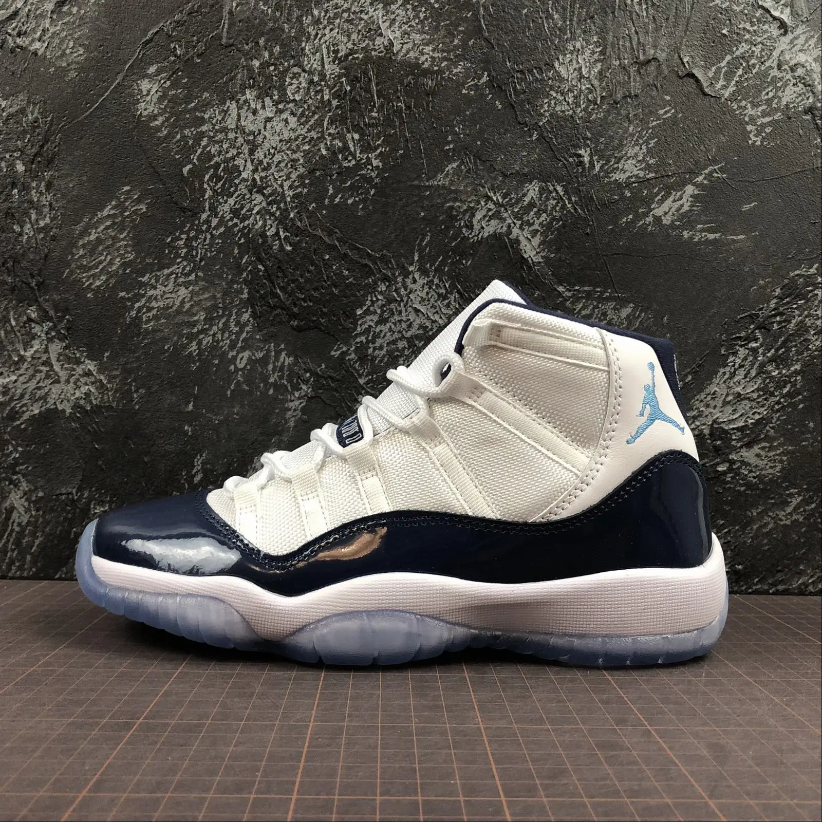 New Design Brand Air Jordan 11 White Blue Sneakers For Men Outdoor Aj11 Jordan Shoes Fashion Basketball Nike Shoes
New Design Brand Air Jordan 11 White Blue Sneakers For Men Outdoor Aj11 Jordan Shoes Fashion Basketball Nike Shoes