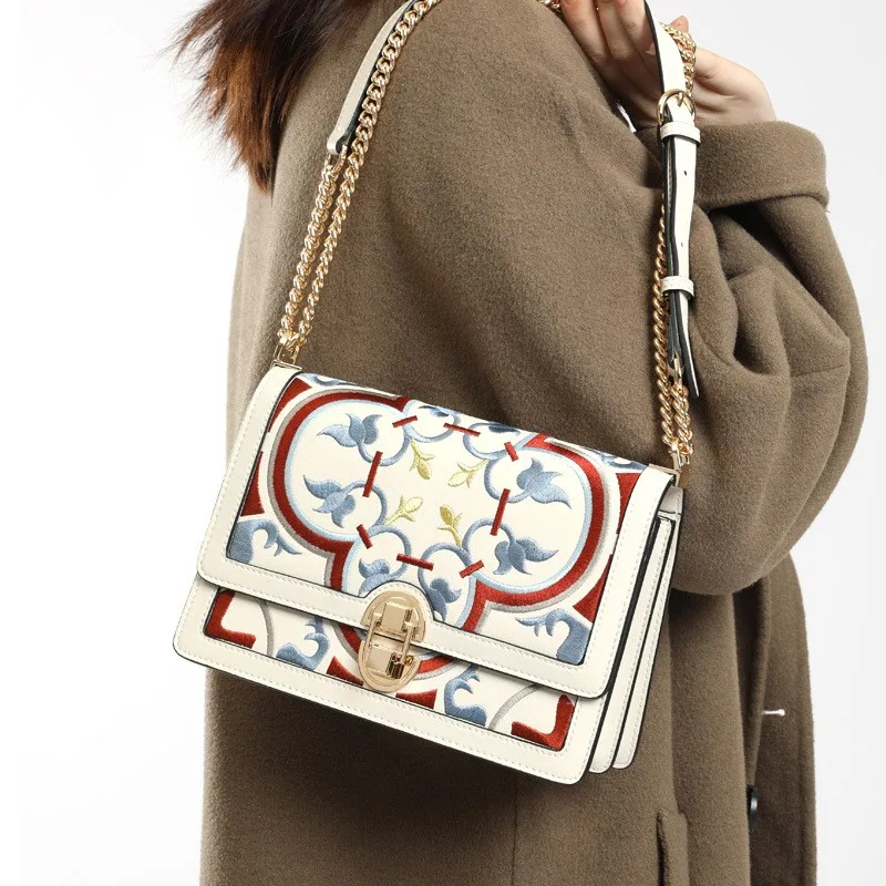 2022 new designer chains women shoulder genuine leather handbags Fashion embroidery cowhide real leather luxury hand bags ladies, White
2022 new designer chains women shoulder genuine leather handbags Fashion embroidery cowhide real leather luxury hand bags ladies, White