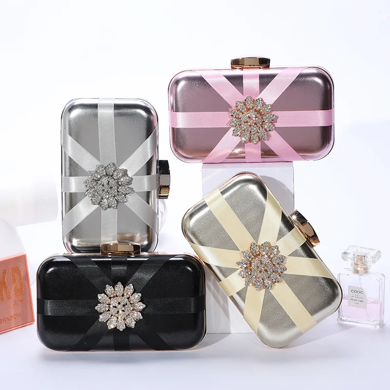 Popular Diamond Crystal Clutch Handmade Rhinestone Flower Evening Bag For Wedding Personality Purse Rhinestone Clutch Purse
Popular Diamond Crystal Clutch Handmade Rhinestone Flower Evening Bag For Wedding Personality Purse Rhinestone Clutch Purse