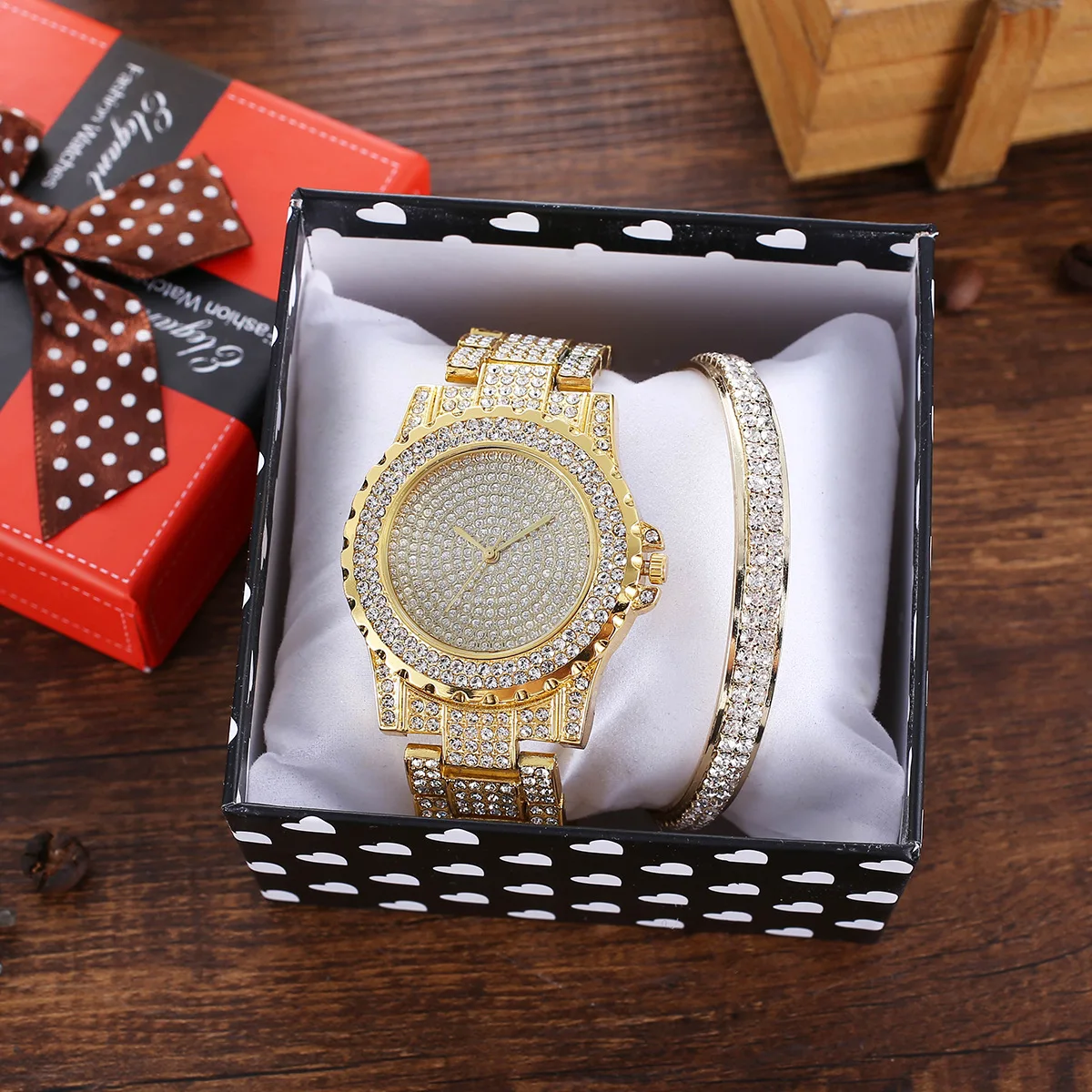 luxury men women watches set fashion diamond steel belt quartz watches bracelets 2pcs /set
luxury men women watches set fashion diamond steel belt quartz watches bracelets 2pcs /set