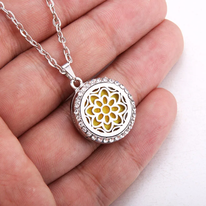 Diamond Round Life Tree Aromatherapy Perfume Essential Oil Bottle Diffuser Pendant Necklace Openable Sweater Necklace For Women
Diamond Round Life Tree Aromatherapy Perfume Essential Oil Bottle Diffuser Pendant Necklace Openable Sweater Necklace For Women