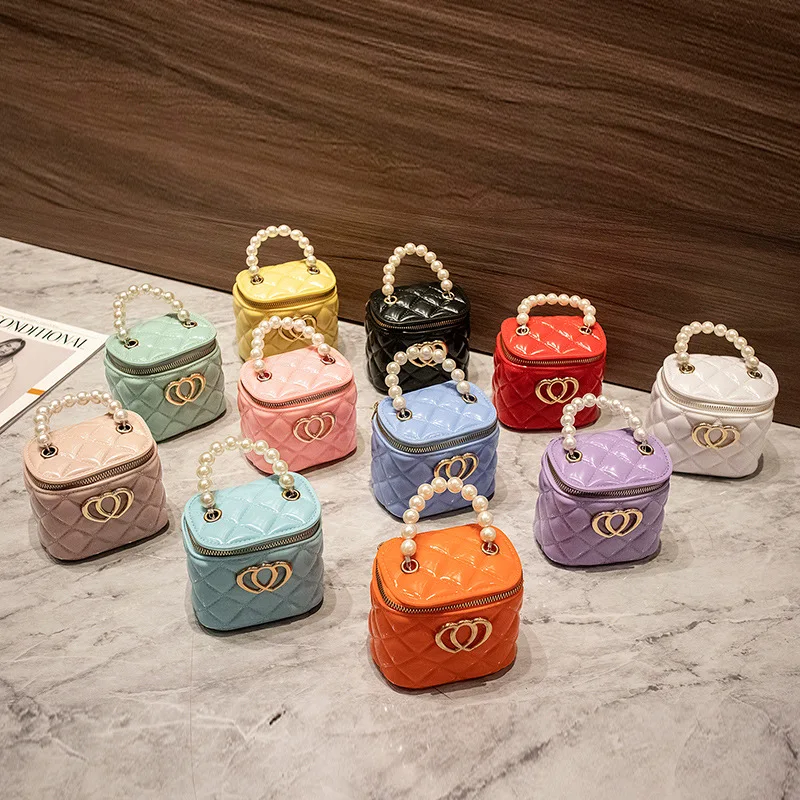 2021 Jelly purses and bags Jelly basket bag mini PVC Bags Kids purses Crossbody Rivet Pearl cute purse for little girls, 11 colors
2021 Jelly purses and bags Jelly basket bag mini PVC Bags Kids purses Crossbody Rivet Pearl cute purse for little girls, 11 colors