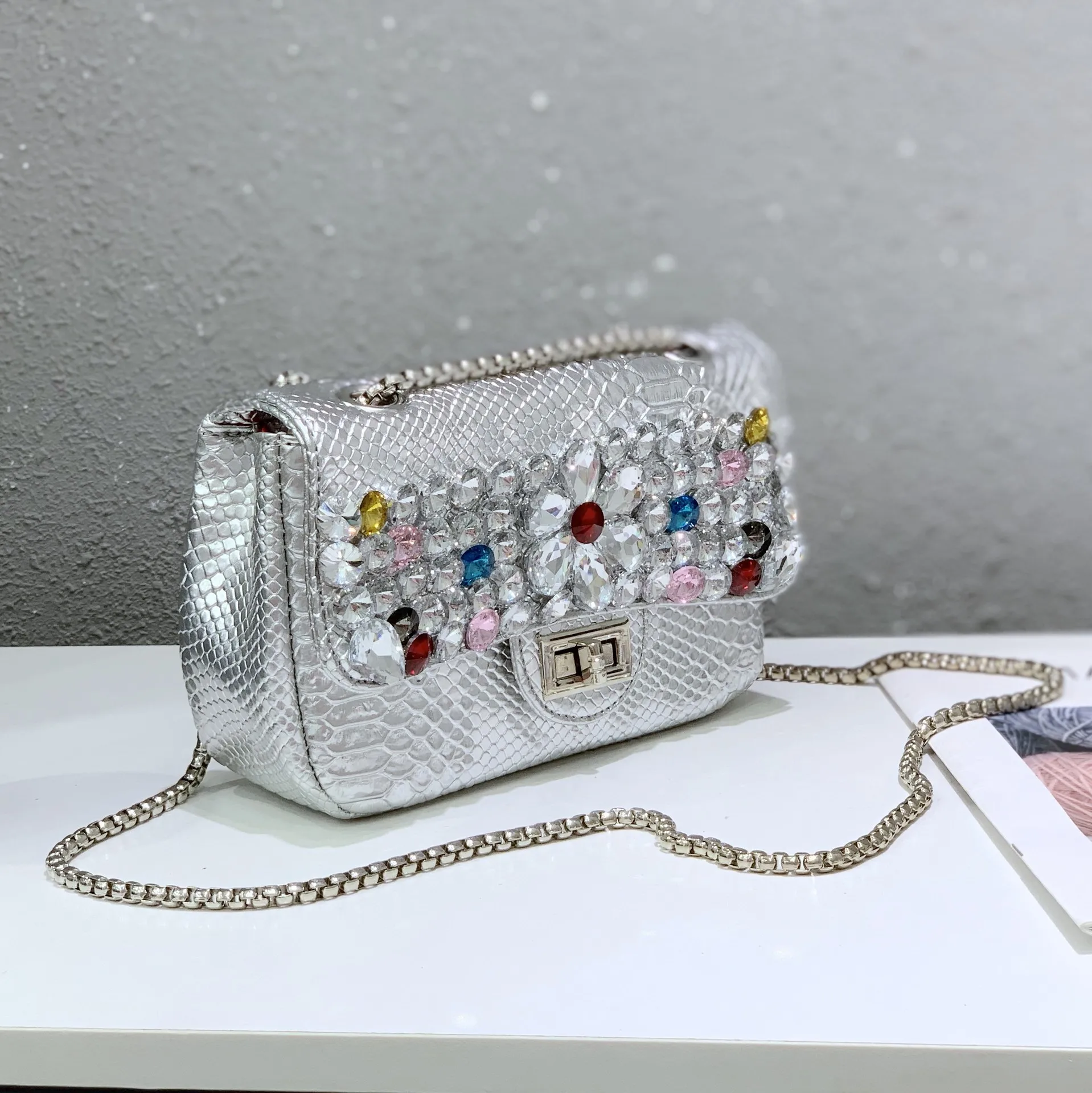 2021 Rare Creative Designer Crystal Evening handbag Messenger Shoulder Crossbody Bags for girls, 4 colors
2021 Rare Creative Designer Crystal Evening handbag Messenger Shoulder Crossbody Bags for girls, 4 colors
