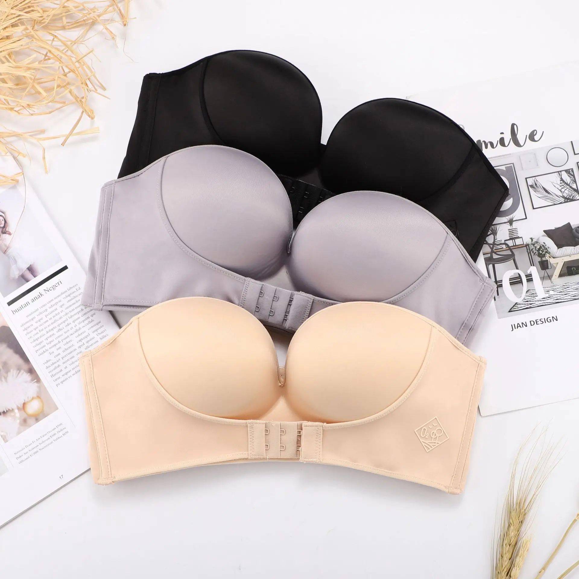 2021 New arrivals Wholesale padded bra wireless push up strapless front buckle lift bra 
2021 New arrivals Wholesale padded bra wireless push up strapless front buckle lift bra