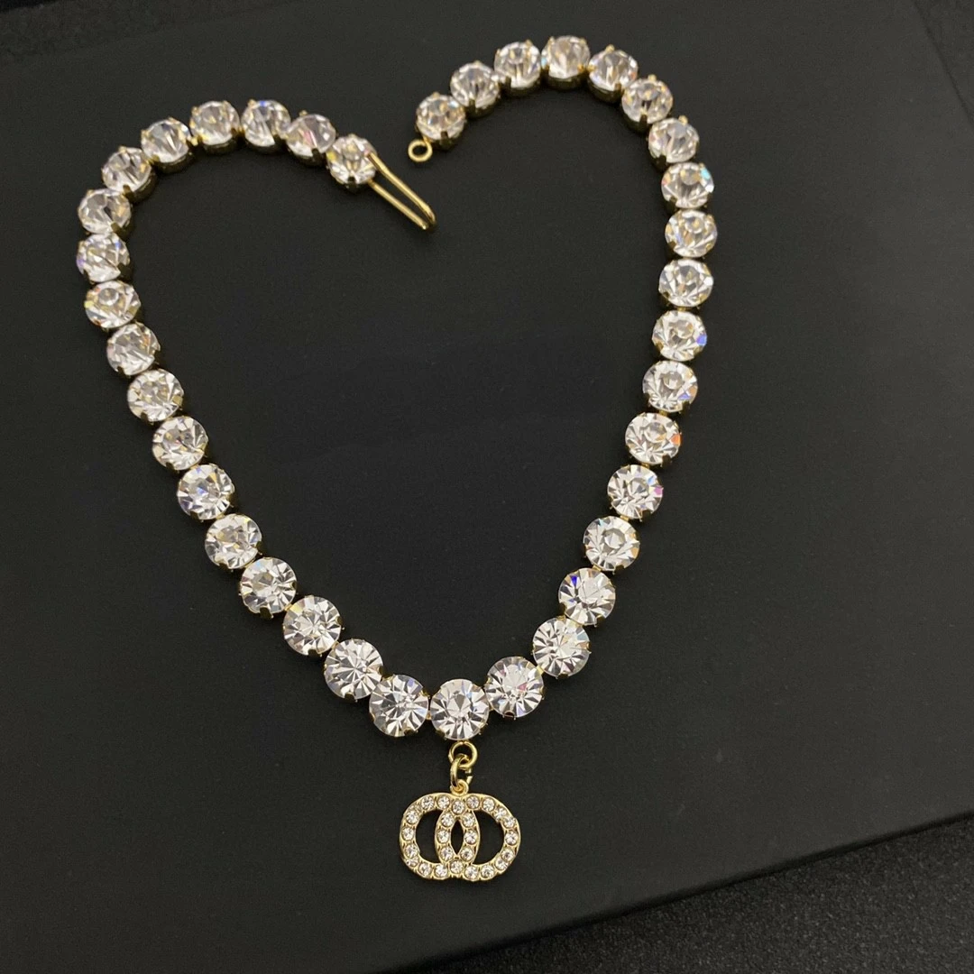 Summer New 2021 Fashion Fashion Designer stainless steel necklace Jewelry Necklace Letter CC Pendant Necklace, Picture shows
Summer New 2021 Fashion Fashion Designer stainless steel necklace Jewelry Necklace Letter CC Pendant Necklace, Picture shows