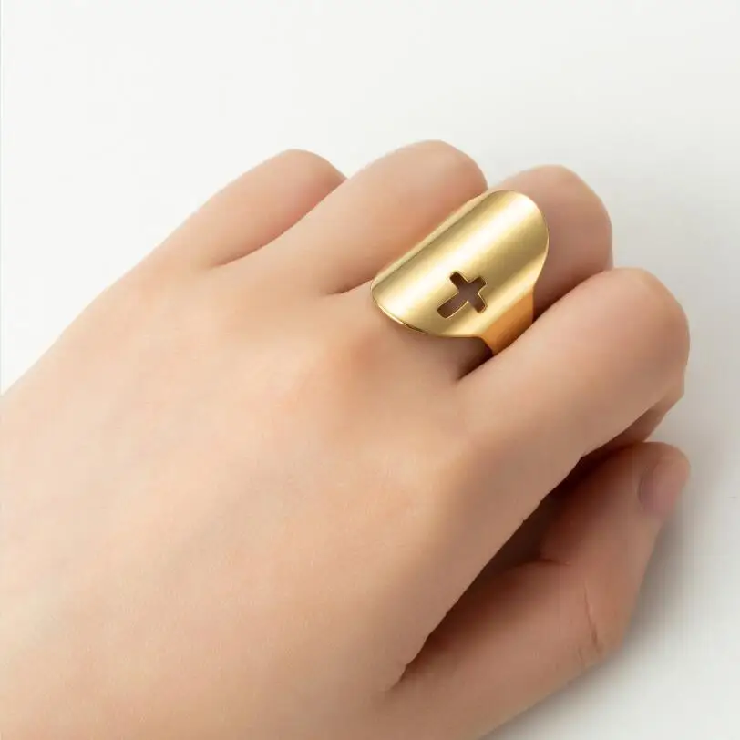 Religious Stainless Steel Cross Ring Creative 18K Gold Plated Shield Shape Stainless Steel Hollow Cross Rings For Women Gift
Religious Stainless Steel Cross Ring Creative 18K Gold Plated Shield Shape Stainless Steel Hollow Cross Rings For Women Gift