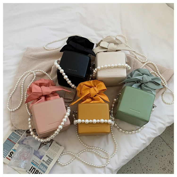 Luxury Women Handbag Pearls Chains Drawstring Designer Flap Shoulder Purse Lady Ins Pattern Crossbody Bag, White,black,pink,yellow,green
Luxury Women Handbag Pearls Chains Drawstring Designer Flap Shoulder Purse Lady Ins Pattern Crossbody Bag, White,black,pink,yellow,green