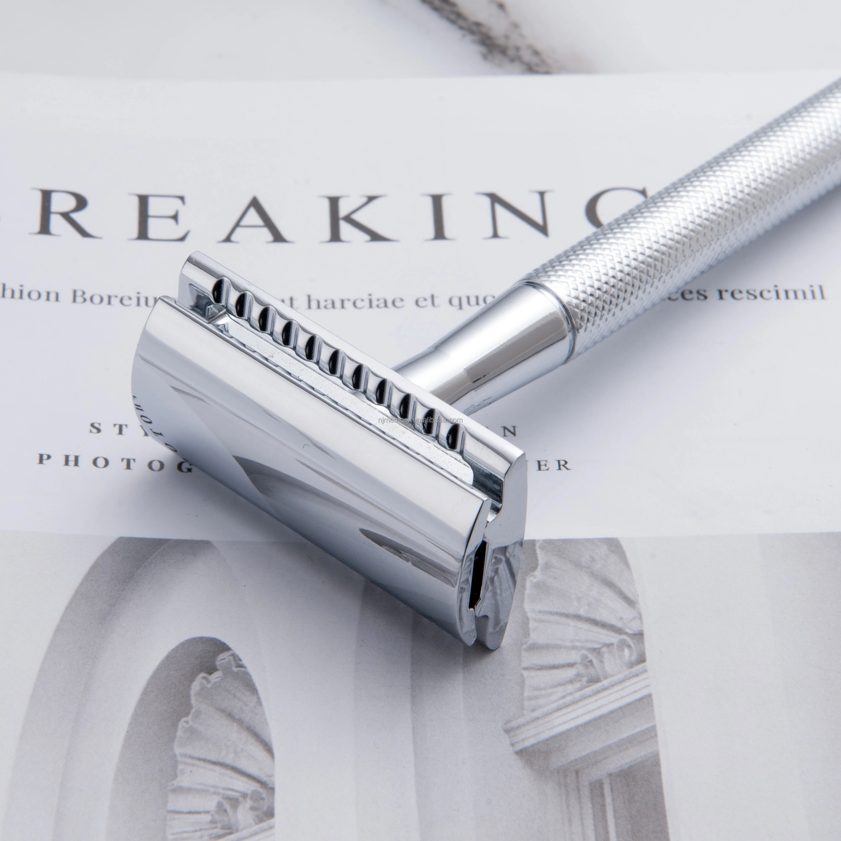 Hot sell Double Edge Safety Razor for Women Men Safety Razor with 10 Blades, Silver and rose gold
Hot sell Double Edge Safety Razor for Women Men Safety Razor with 10 Blades, Silver and rose gold